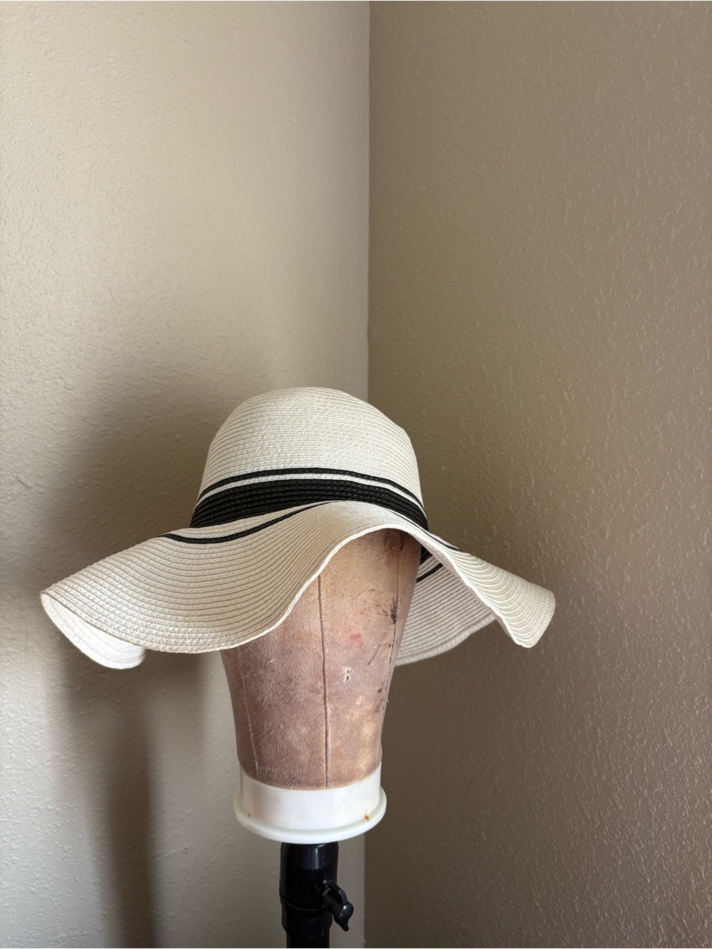 Women’s Wide Brim Straw Sun Hat with Black Trim
